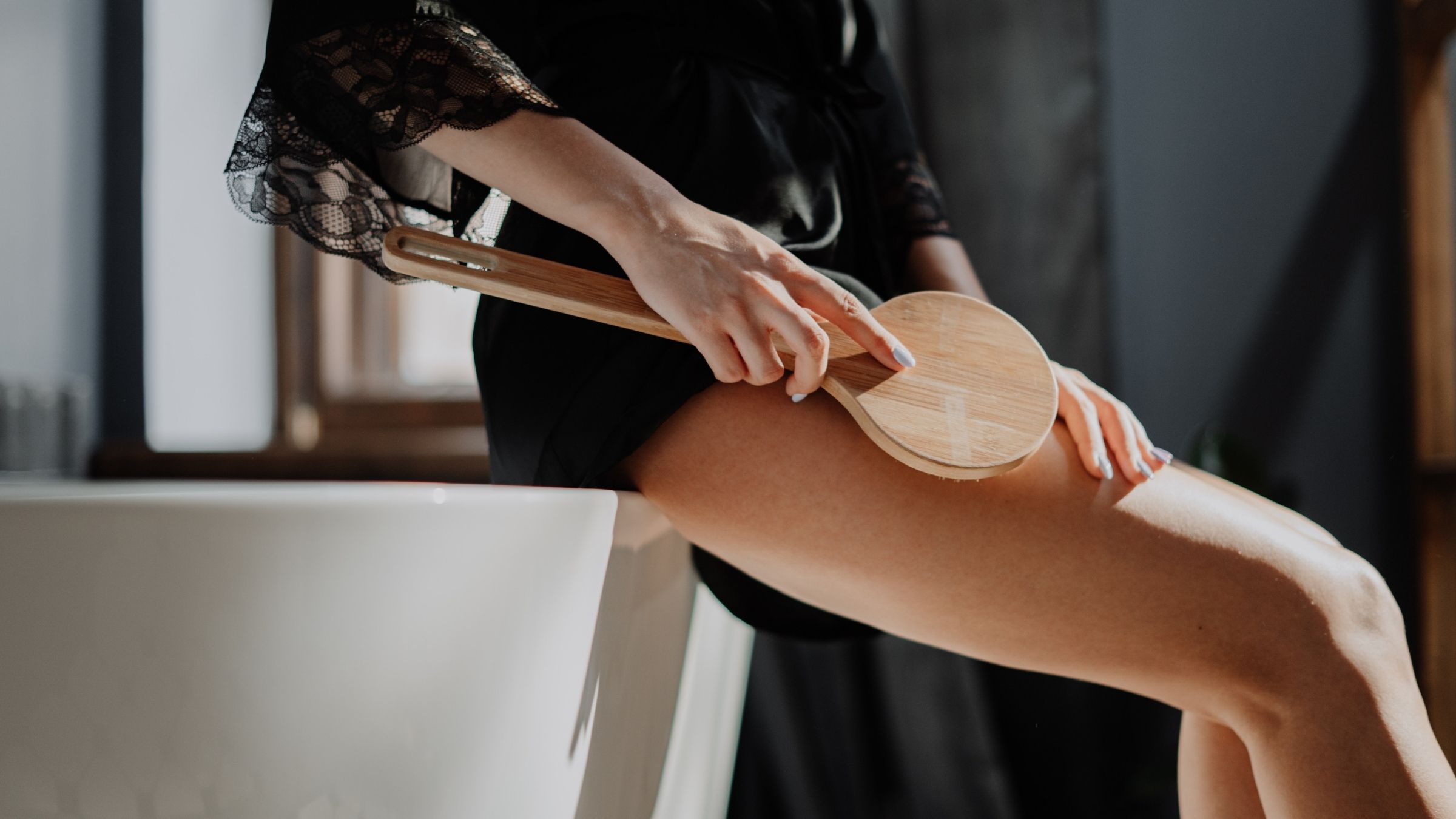 The Definitive Guide to Dry Brushing for Stretch Marks